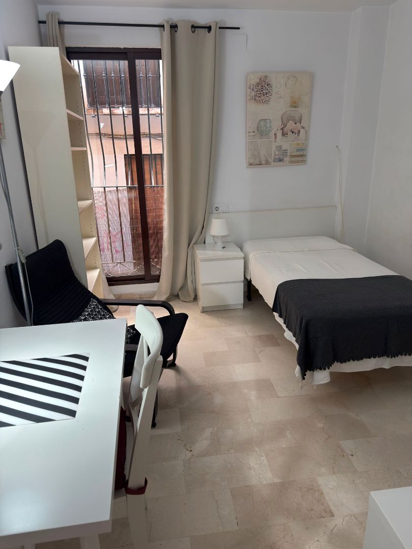 Bedroom of Study to rent in  Granada Capital  with Air Conditioner, Furnished and Washing machine