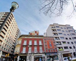 Vista exterior de Local en venda en Gijón  amb Terrassa