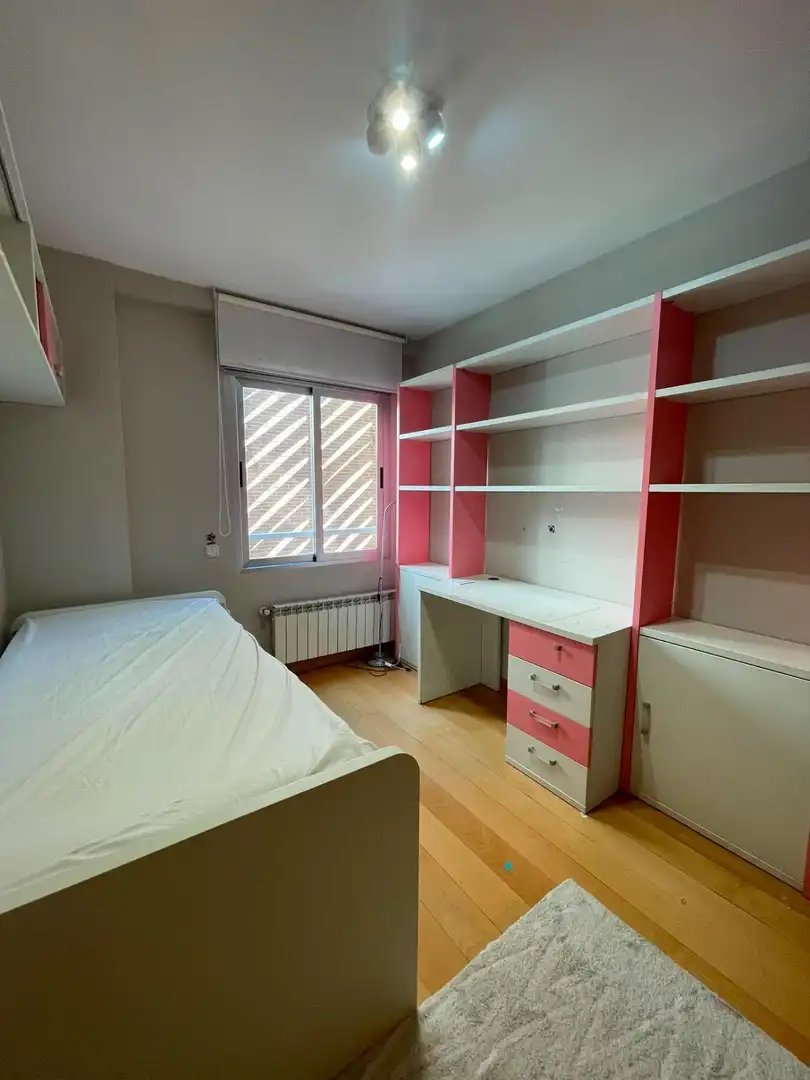 Bedroom of Flat for rent in Pozuelo de Alarcón  with Air Conditioner, Heating and Private garden