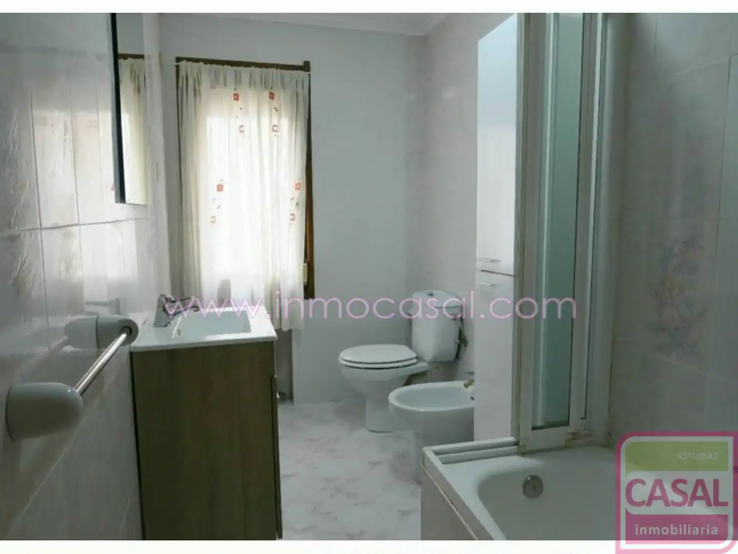Baño de Piso en venta en Avilés con Calefacción, Trastero y Amueblado
