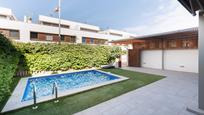 Piscina de Casa o xalet en venda en Sabadell amb Aire condicionat, Calefacció i Jardí privat