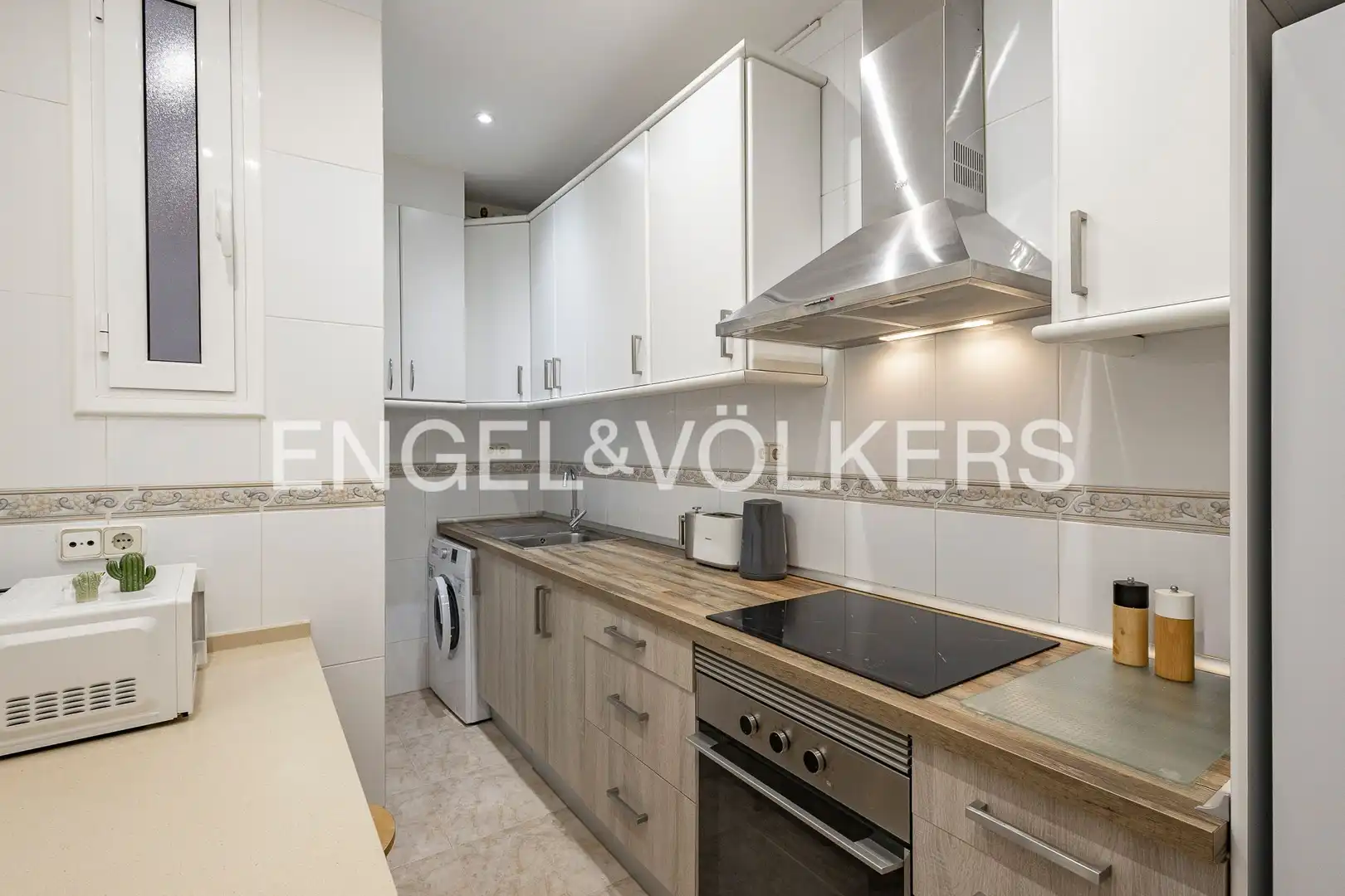 Küche von Wohnung zum Verkauf in Barcelona mit Klimaanlage, Heizung und Terrasse