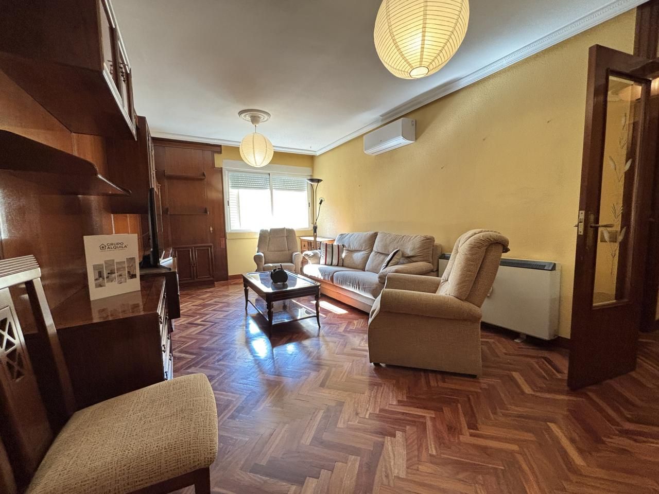 Living room of Flat to rent in  Madrid Capital  with Air Conditioner, Heating and Furnished