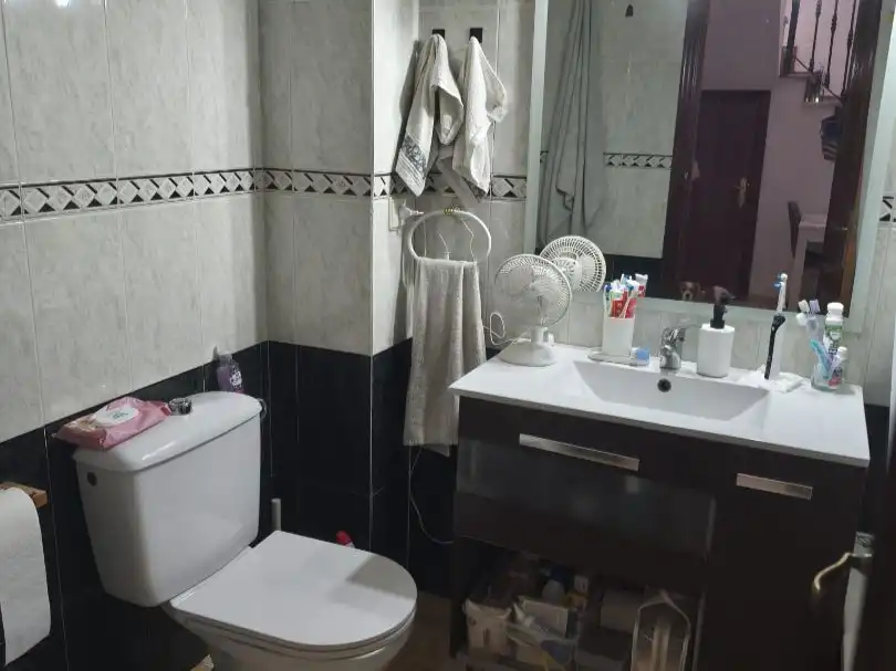 Badezimmer von Maisonette zum Verkauf in La Algaba mit Klimaanlage, Terrasse und Balkon