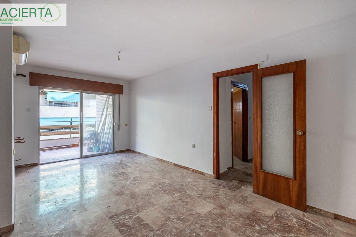 Flat for sale in  Granada Capital  with Terrace