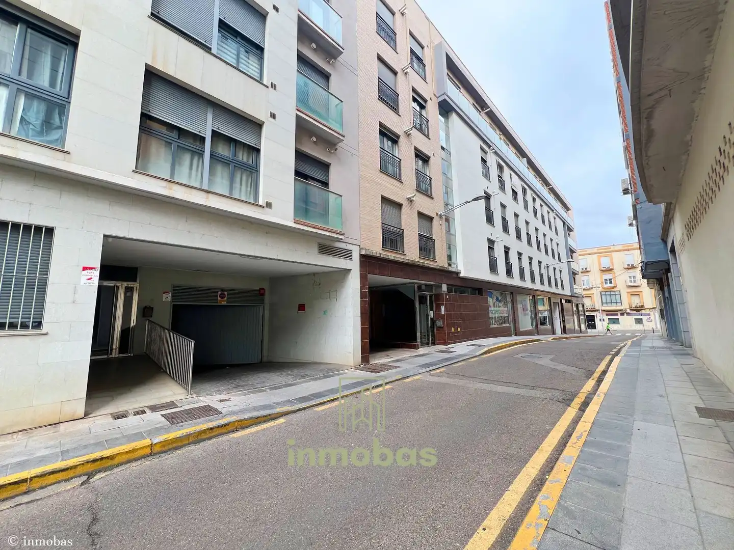 Parkplatz von Wohnungen zum Verkauf in Badajoz mit Klimaanlage und Heizung