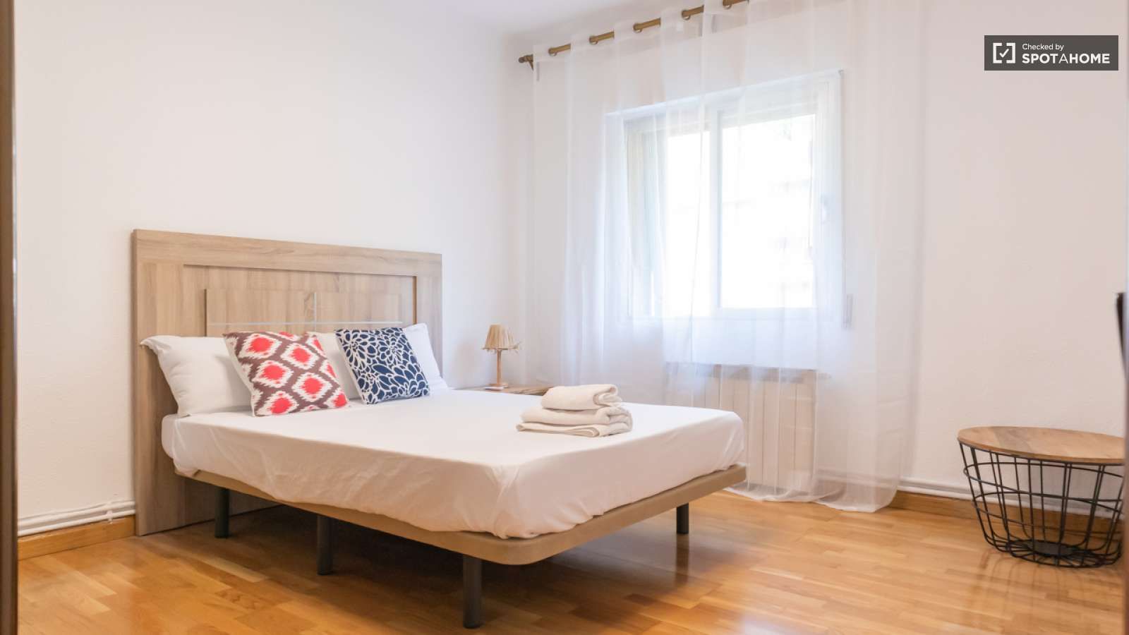Dormitori de Apartament per a compartir en  Madrid Capital amb Aire condicionat, Calefacció i Terrassa