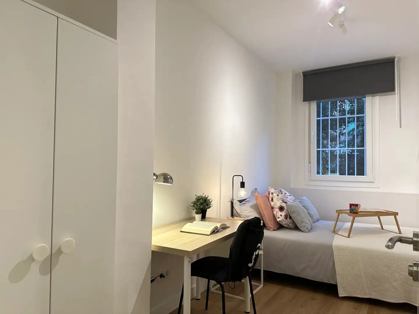 Bedroom of Flat for share in Bellavistas - Hipercor