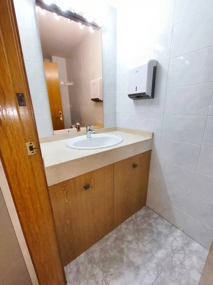 Baño de Oficina de alquiler en Rubí con Aire acondicionado y Calefacción