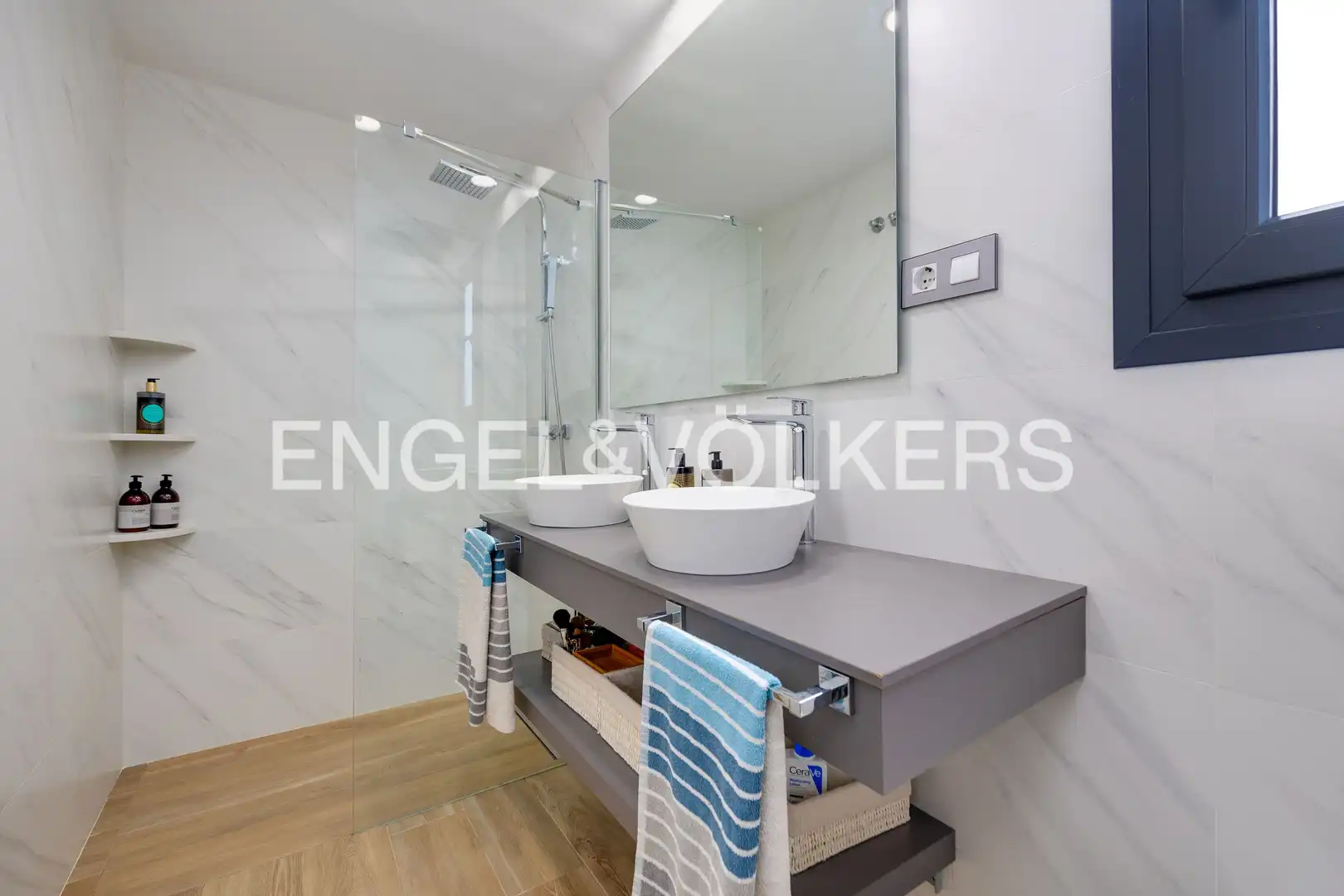 Baño de Casa o chalet en venta en Torrevieja con Aire acondicionado, Calefacción y Jardín privado