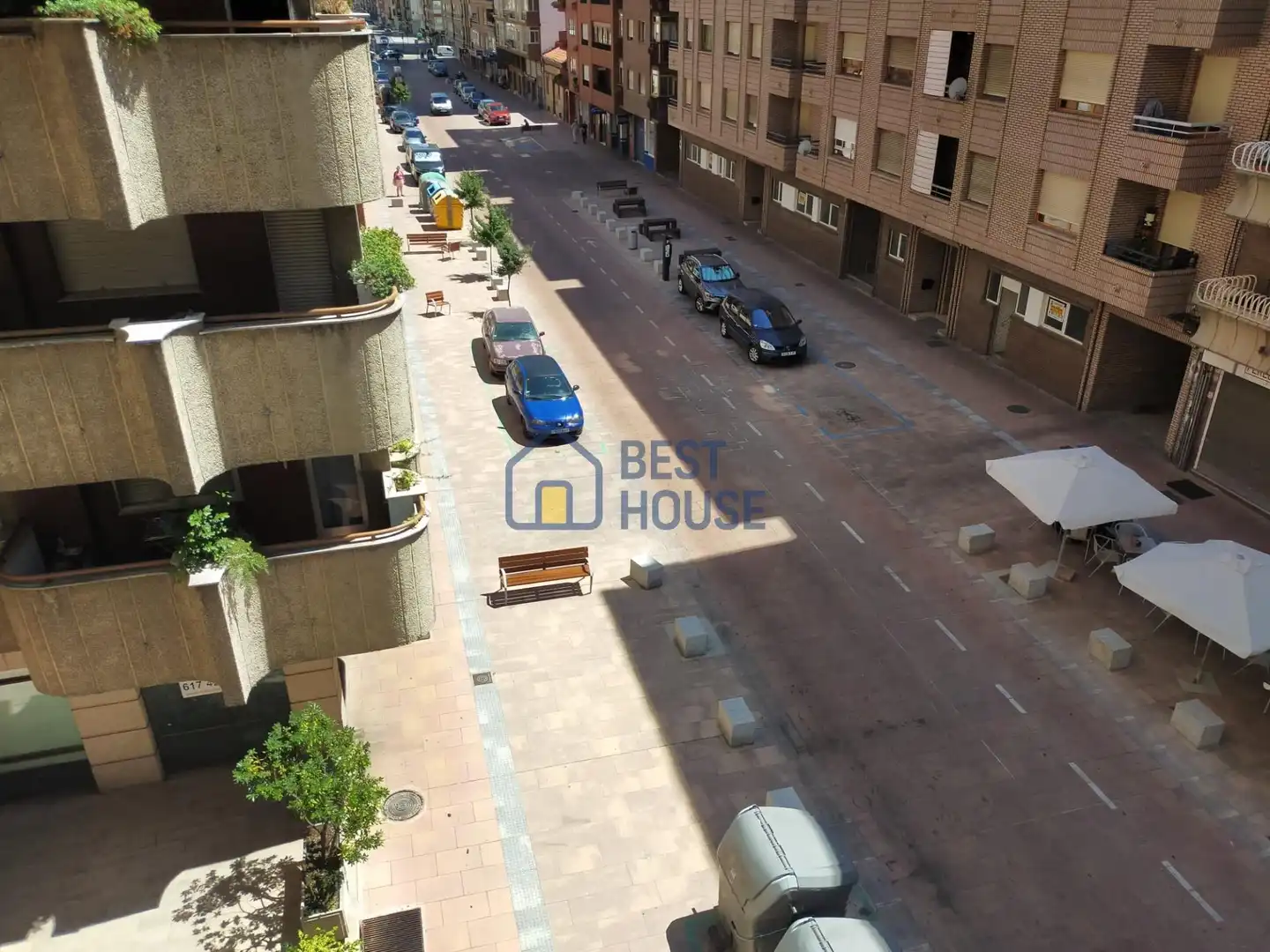 Vista exterior de Piso en venta en León Capital  con Calefacción y Amueblado