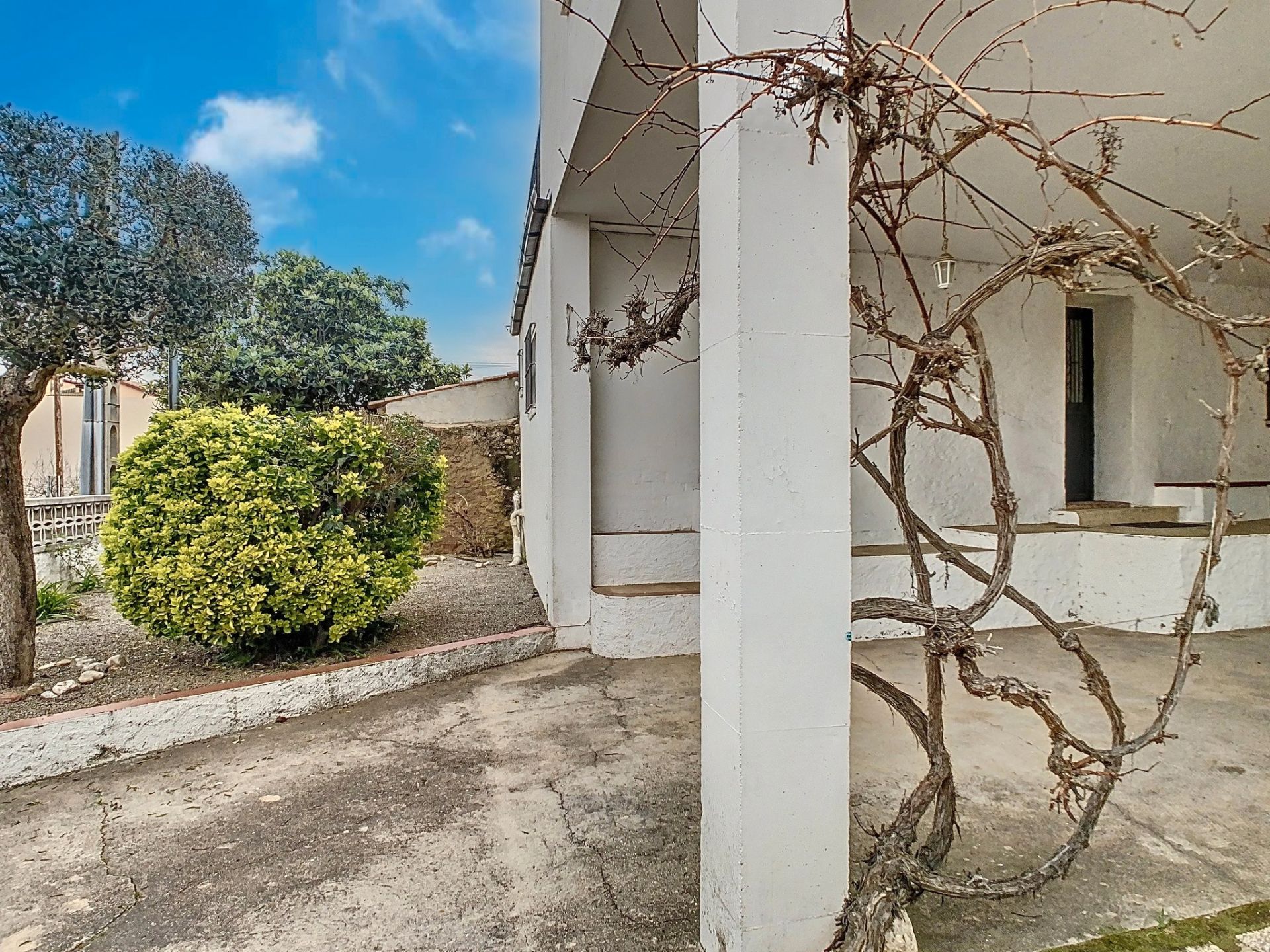 Vista exterior de Casa adosada en venda en Palau-solità i Plegamans amb Aire condicionat i Jardí privat