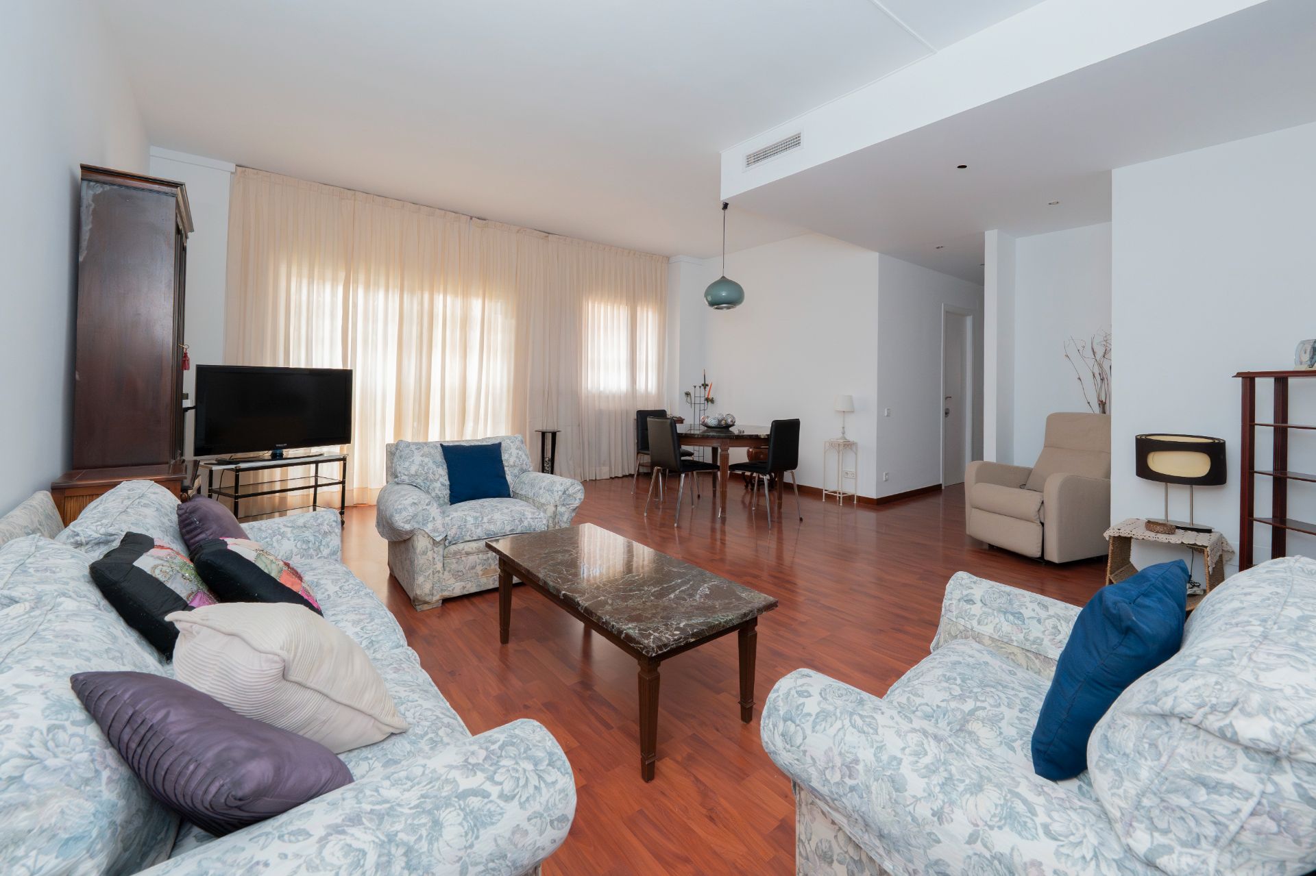 Living room of Flat to rent in  Barcelona Capital  with Air Conditioner, Heating and Parquet flooring