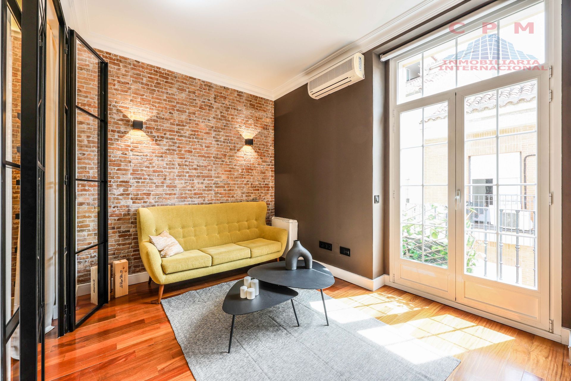 Living room of Flat to rent in  Madrid Capital  with Air Conditioner, Heating and Parquet flooring