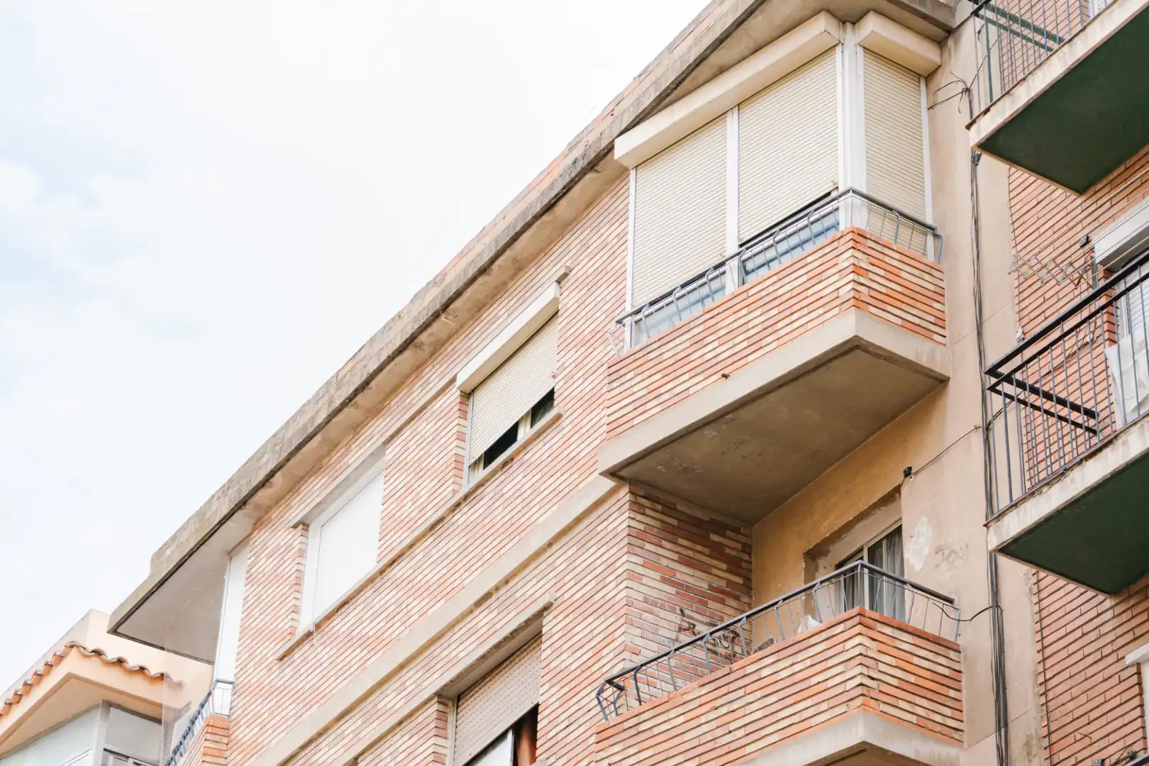 Vista exterior de Piso en venta en Zaragoza con Calefacción, Balcón y Alarma