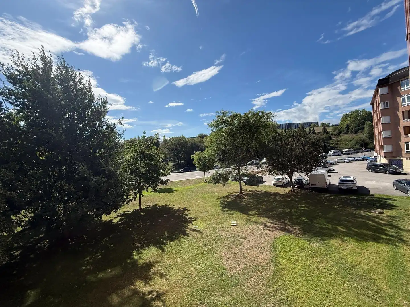 Aparcament de Pis en venda en Oviedo  amb Calefacció, Jardí privat i Traster