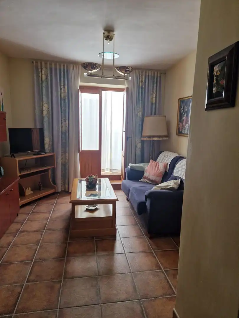 Sala d'estar de Casa adosada en venda en Jayena amb Traster, Moblat i Balcó