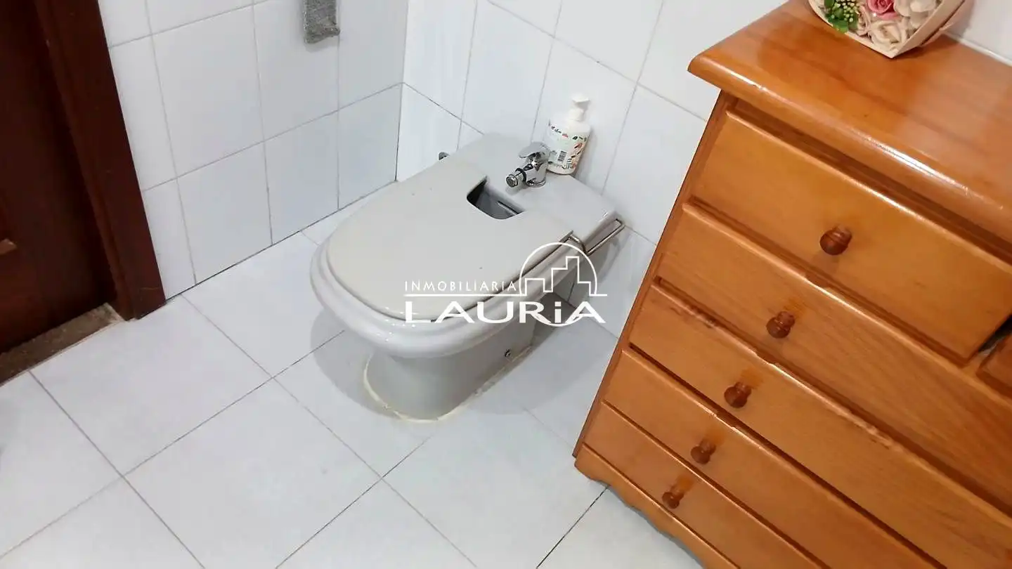 Bathroom of Ground floor for sale in Valencia  with Air Conditioner and Furnished