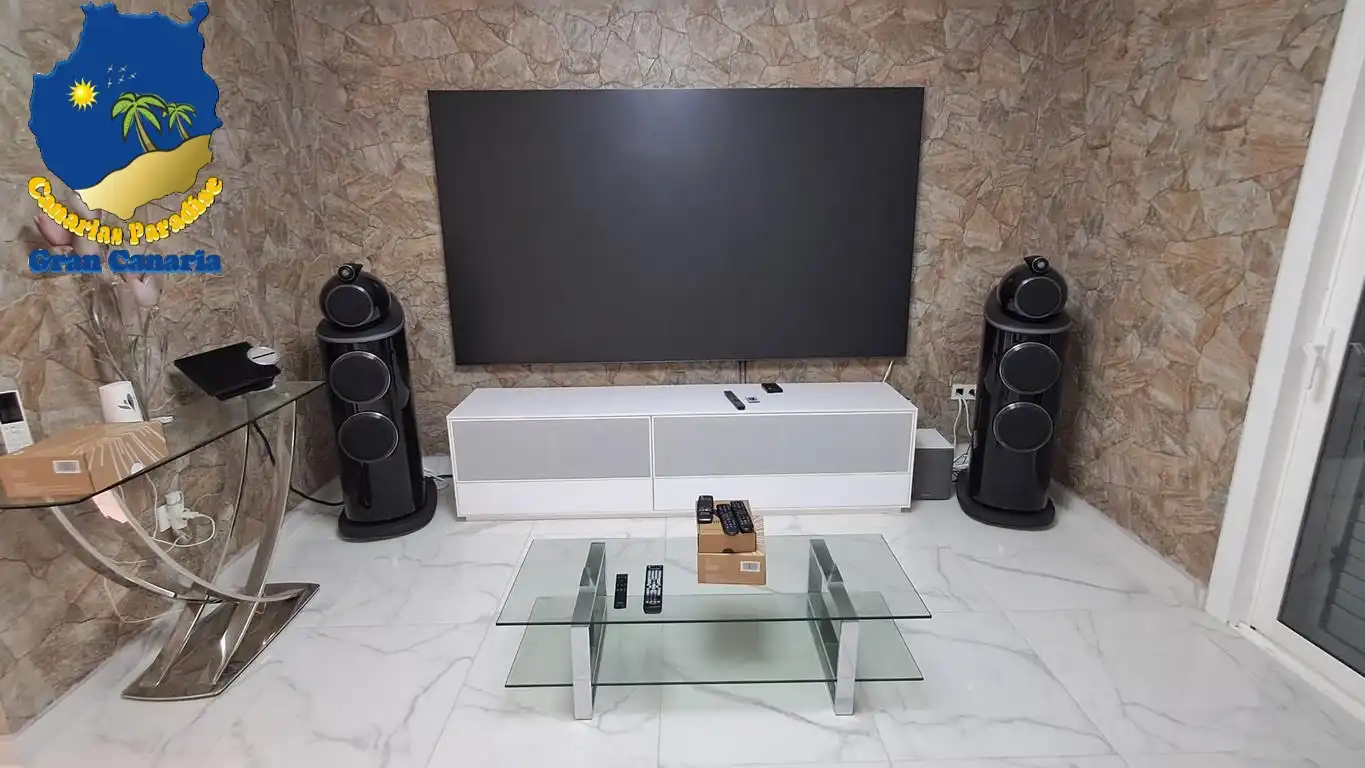 Sala d'estar de Casa o xalet en venda en San Bartolomé de Tirajana amb Aire condicionat, Terrassa i Moblat