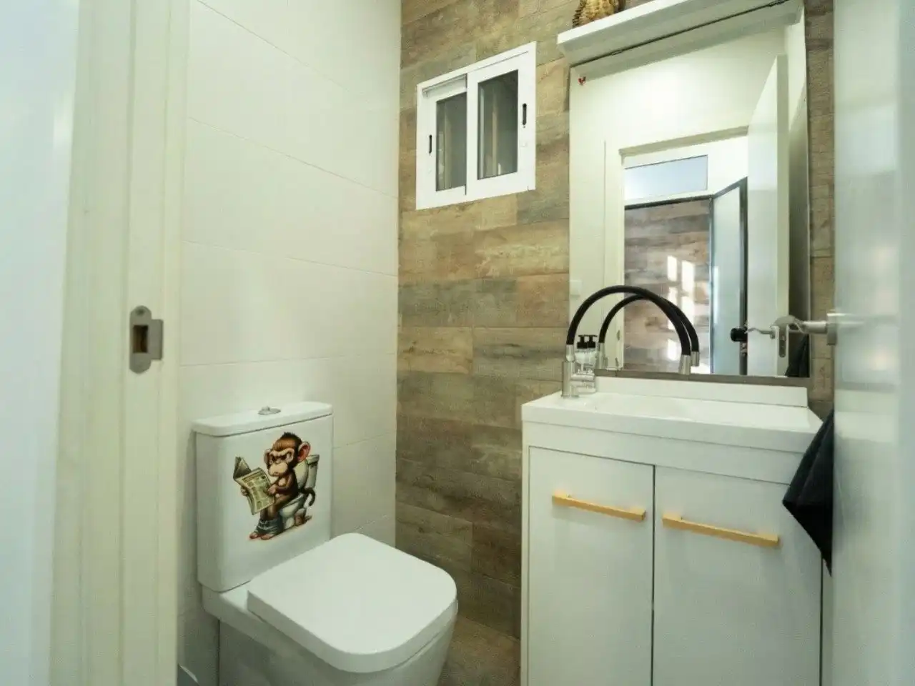 Baño de Piso en venta en Carlet con Jardín privado, Terraza y Amueblado