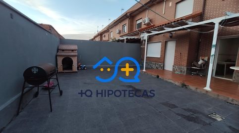 Foto 2 de Casa adosada en venda a Yeles, Toledo