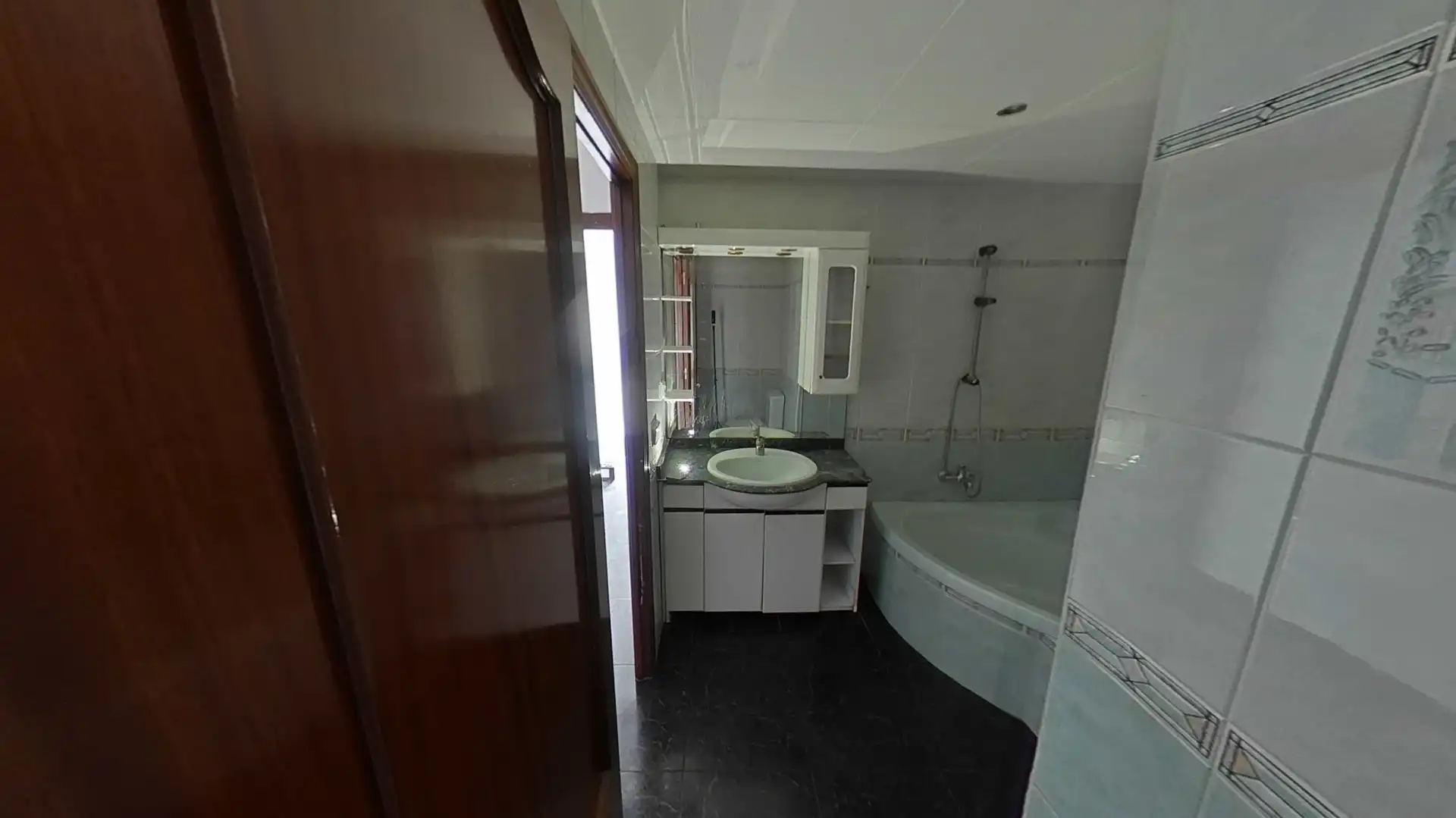 Bathroom of Flat for sale in Reus