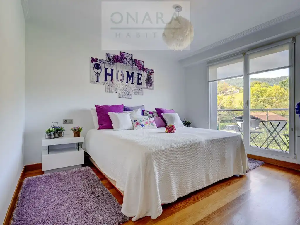 Habitación de Casa adosada en venta en Hondarribia con Jardín privado y Piscina comunitaria