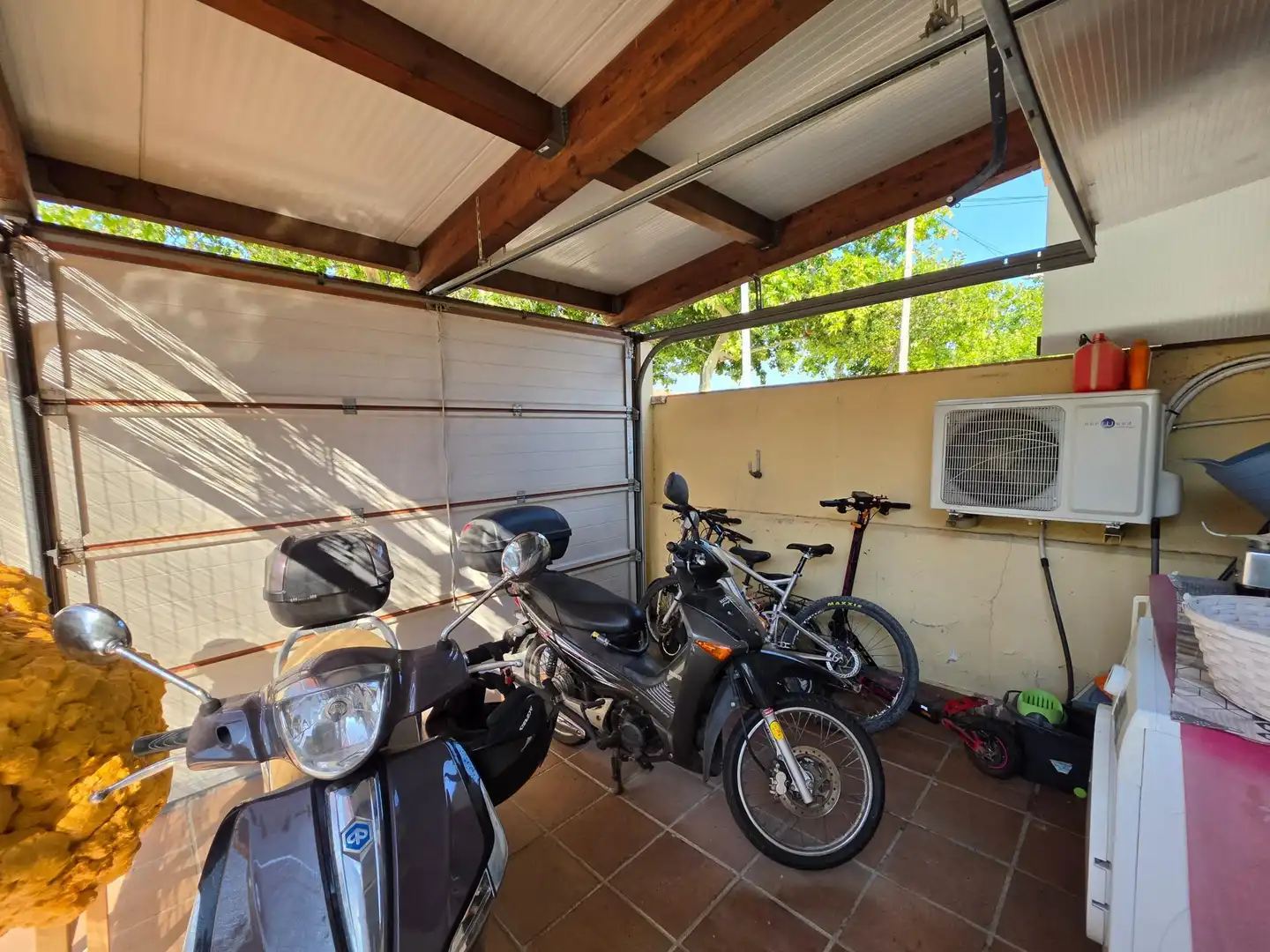 Parking de Casa adosada en venta en Sant Pere de Ribes con Aire acondicionado, Calefacción y Piscina