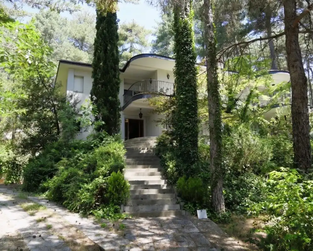 Vista exterior de Casa o xalet en venda en San Lorenzo de El Escorial amb Calefacció