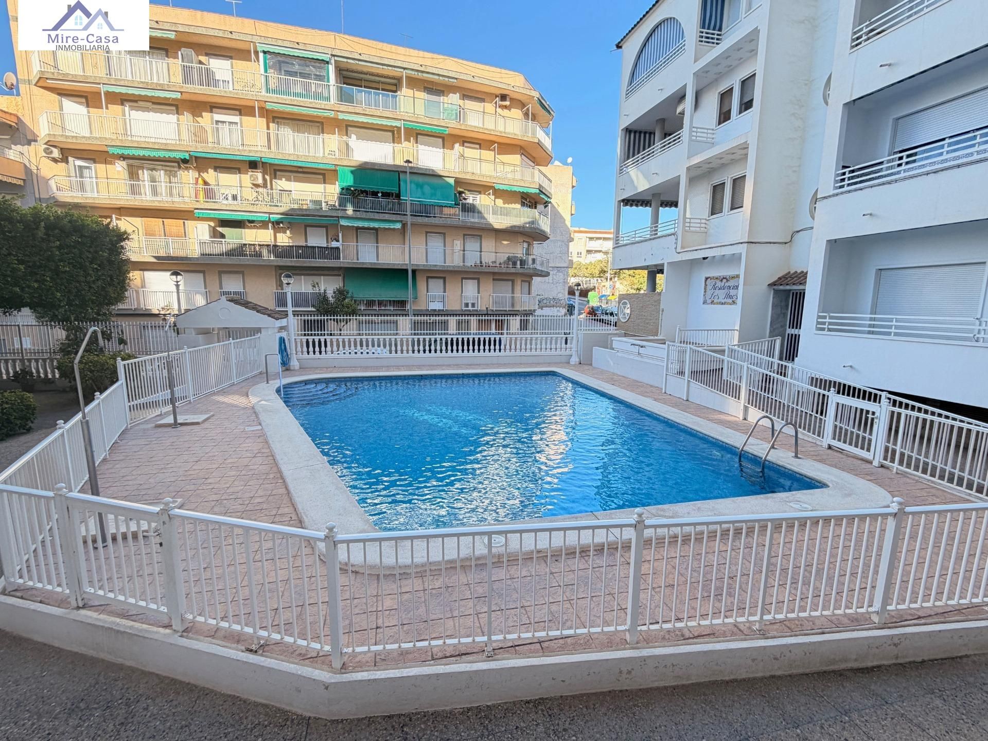 Piscina de Pis de lloguer en Santa Pola amb Terrassa i Piscina comunitària