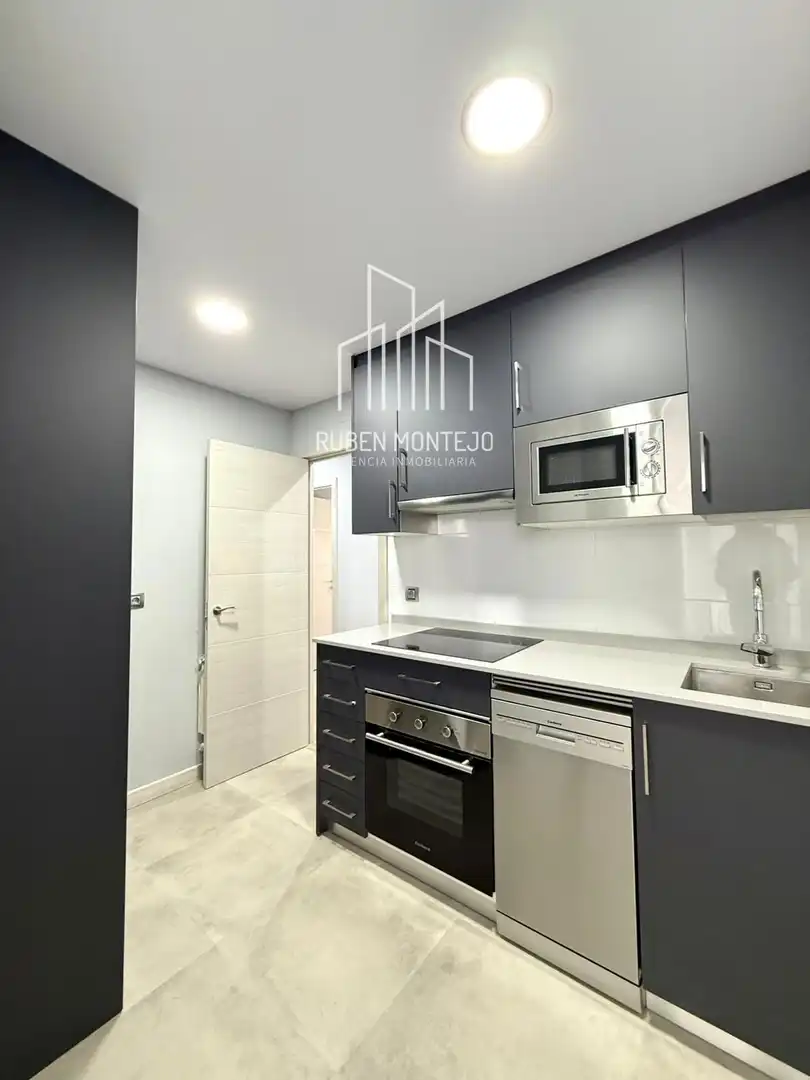 Kitchen of Flat for rent in Salamanca  with Heating, Parquet flooring and Terrace