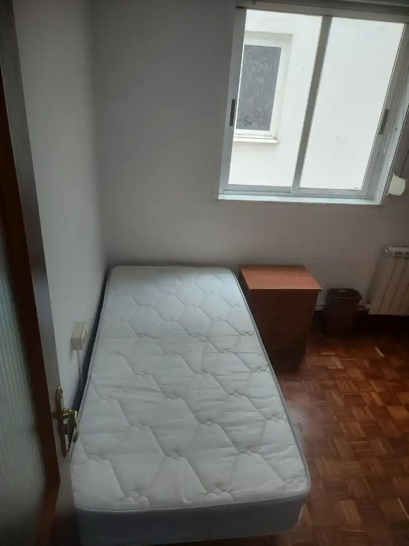 Dormitori de Pis de lloguer en Santiago de Compostela  amb Calefacció, Parquet i Forn