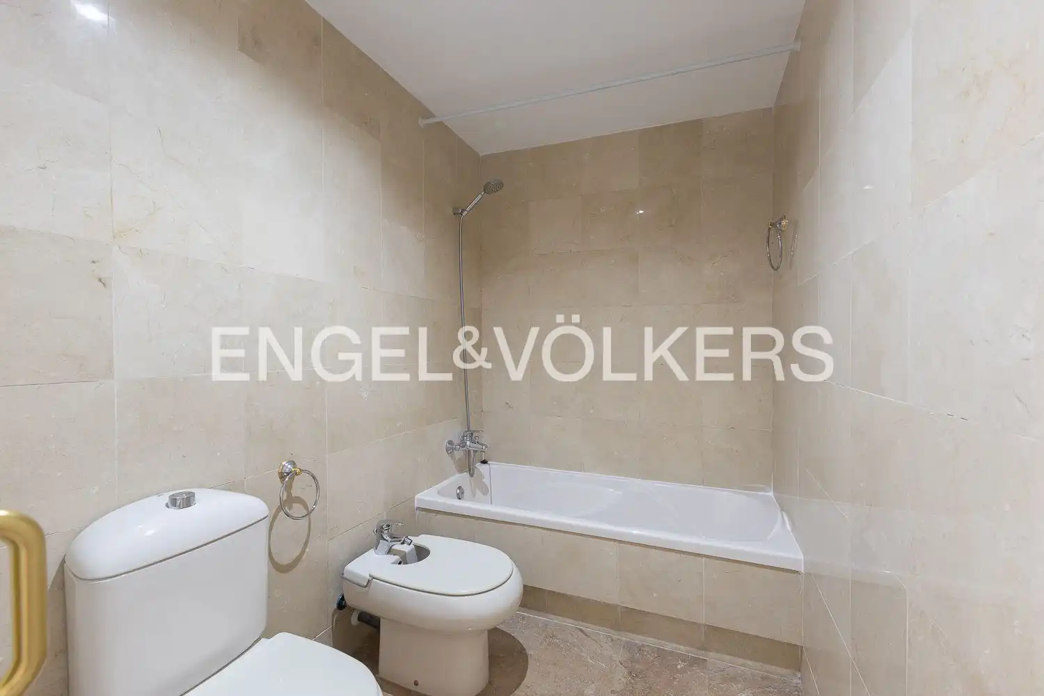 Bathroom of Flat for rent in Valencia  with Air Conditioner, Heating and Swimming Pool