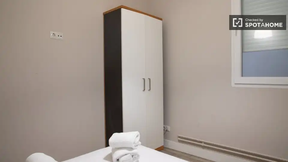 Bedroom of Flat for rent in Madrid  with Air Conditioner, Heating and Furnished