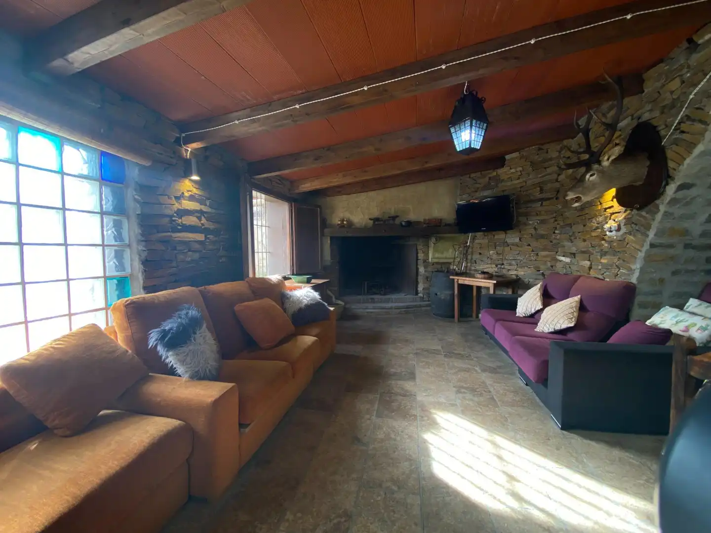 Sala d'estar de Finca rústica en venda en Las Tres Villas amb Moblat
