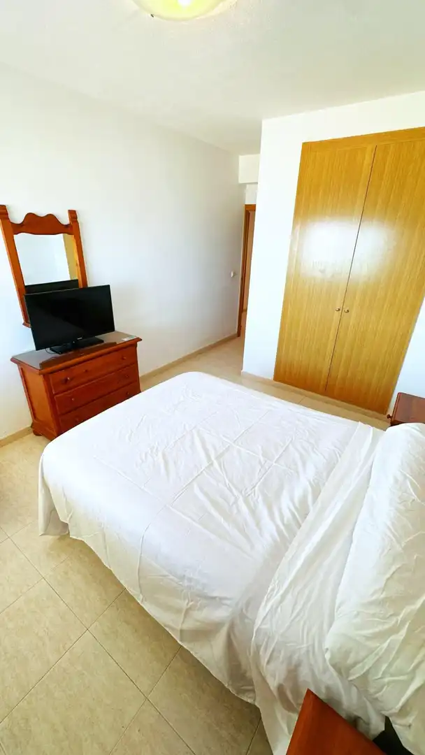 Habitación de Apartamento en venta en Gandia con Amueblado, Balcón y Piscina comunitaria