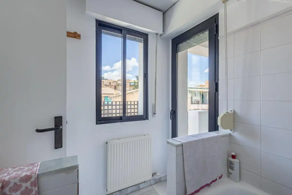 Bany de Casa o xalet en venda en Granada amb Aire condicionat, Calefacció i Jardí privat