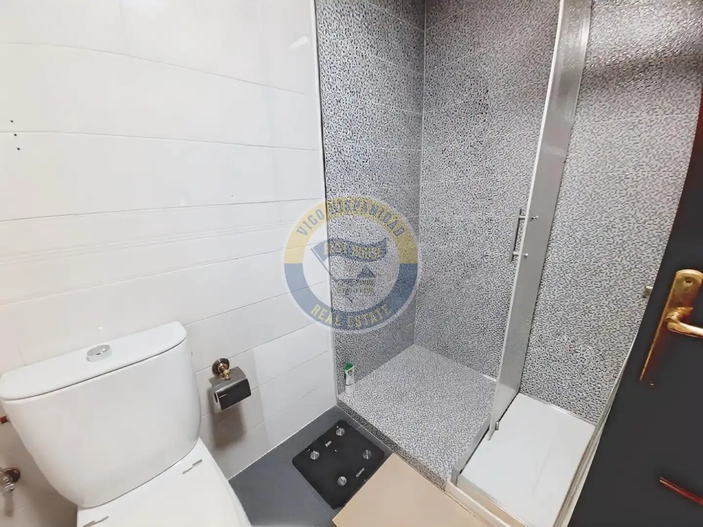Bathroom of Flat for sale in Vigo   with Heating, Parquet flooring and Storage room