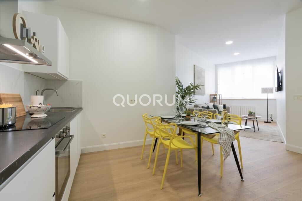 Menjador de Apartament en venda en Bilbao  amb Moblat