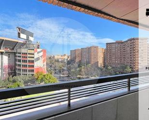 Exterior view of Apartment to rent in  Valencia Capital  with Air Conditioner, Terrace and Balcony