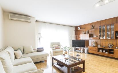Sala d'estar de Apartament en venda en El Prat de Llobregat amb Aire condicionat i Terrassa