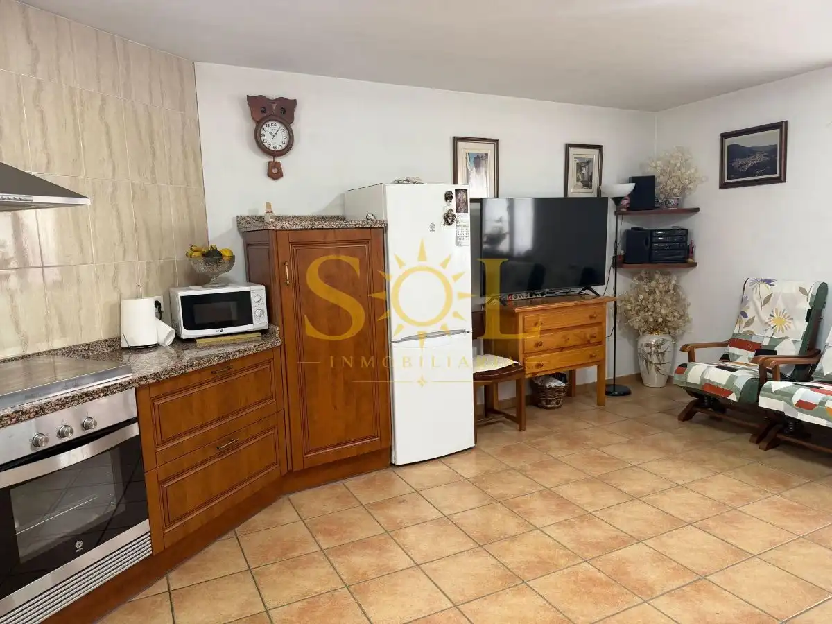 Cuina de Casa o xalet en venda en Los Barrios de Luna  amb Calefacció i Moblat