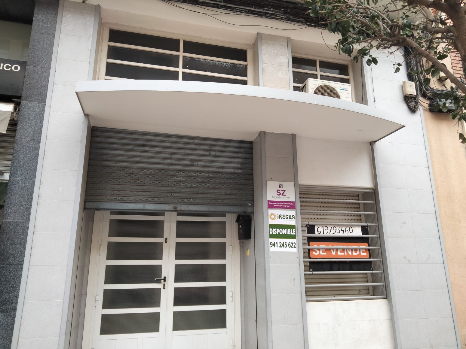 Vista exterior de Local en venda en  Logroño amb Aire condicionat