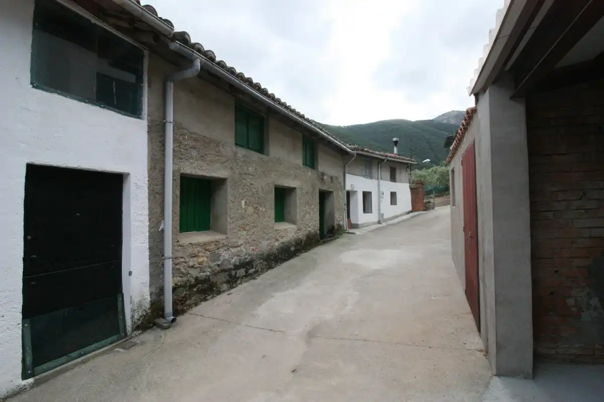 Vista exterior de Finca rústica en venda en Guisando amb Balcó