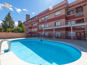 Wohnung mit Pool zum Verkauf in Calle Rosalía de Castro