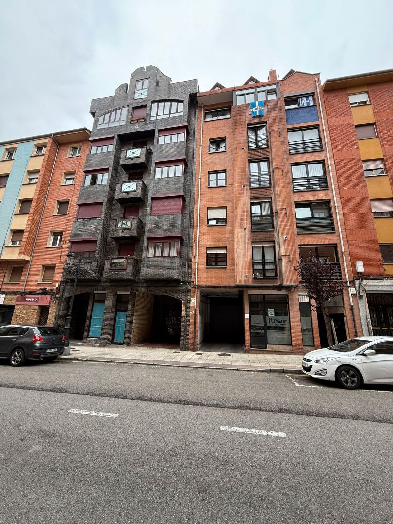 Vista exterior de Dúplex en venda en Oviedo  amb Calefacció