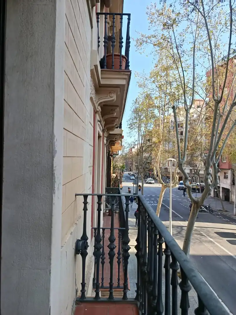 Vista exterior de Piso en venta en Barcelona con Calefacción y Balcón