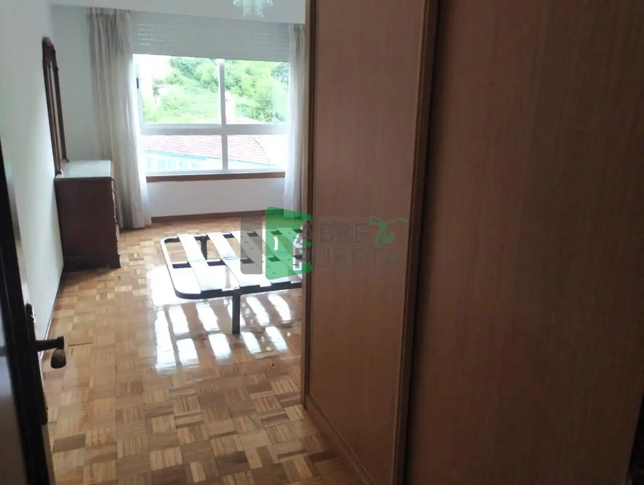 Schlafzimmer von Wohnungen zur Miete in Ourense Capital  mit Heizung, Parkett und Möbliert
