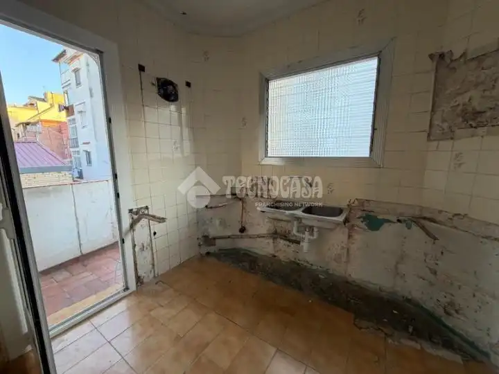 Cocina de Piso en venta en L'Hospitalet de Llobregat con Balcón