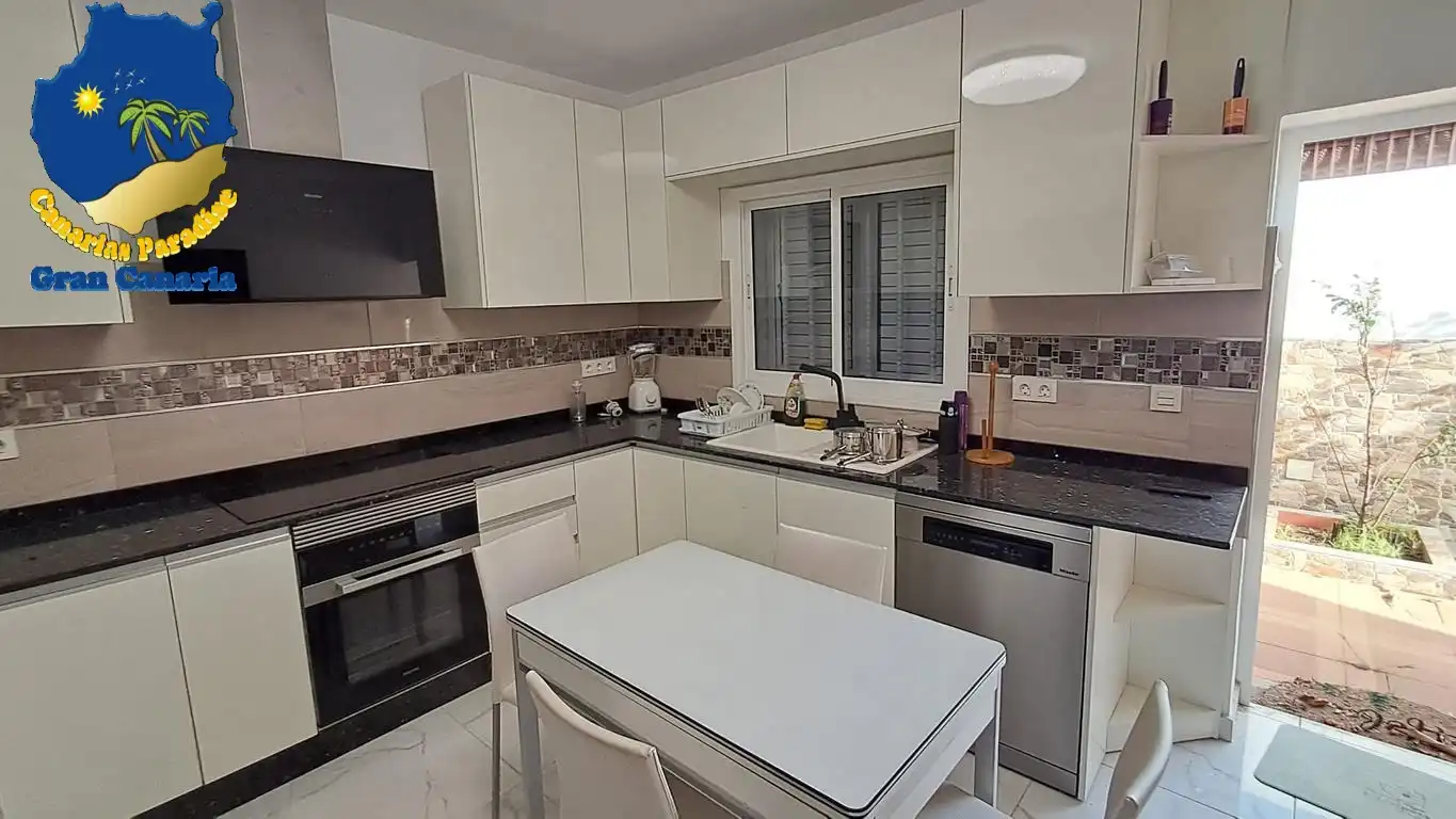 Cuina de Casa o xalet en venda en San Bartolomé de Tirajana amb Aire condicionat, Terrassa i Moblat